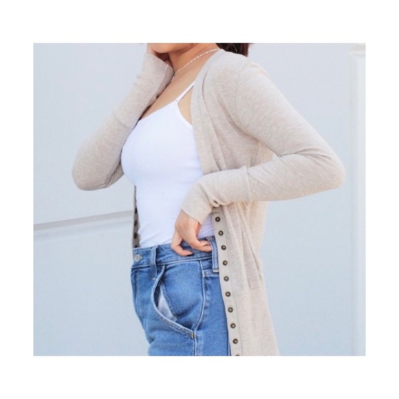 Color Story Sweaters - 🎉HP🎉 Button/snap Cardigan Oatmeal Color Lightweight Sweater LARGE NEW